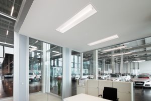 Novaluna LED-Einbauleuchten sorgen für schirmtaugliche Beleuchtung im Verkaufsbereich. (Bild: Siteco Beleuchtungstechnik GmbH)
