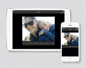 Für die neuesten Generationen von iPad und iPhone: Die Siedle App für In-Home. Die Videoer lassen sich, wie die gesamte App, wahlweise im Hoch- oder im Querformat darstellen. (Bild: S. Siedle & Söhne)