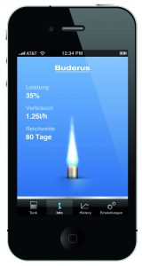 Mit der App EasyFuel für Smartphone oder Tablet haben Anlagenbetreiber immer ihren Heizölverbrauch, den Status der Brennermodulation und den aktuellen Füllstand des Öltanks im Blick. (Bild: Buderus Thermotechnik GmbH)