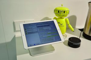 Device-Bot-Maskottchen: Bei Digitalstrom sorgen künftig intelligente Algorithmen für Lernfähigkeit und individuelle Anpassung von Haushalts- und anderen Geräten. (Bild: Digitalstrom AG)