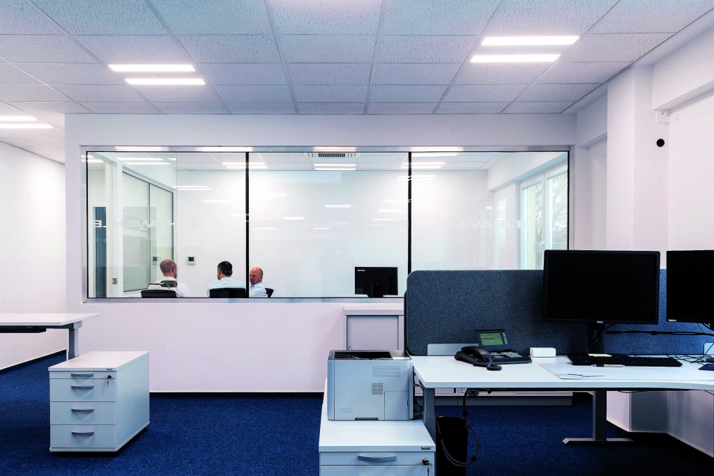 Biologisch wirksames Lichtsystem umfangreich skaliert - Vahle Büroflächen auf der ehemaligen Empore von Halle 14. (Bild: Esylux GmbH)