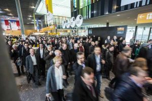 Über 60.000 Besucher werden zur Weltleitmesse für Rollladen, Tore und Sonnenschutz in Stuttgart erwartet. (Bild: Landesmesse Stuttgart GmbH)