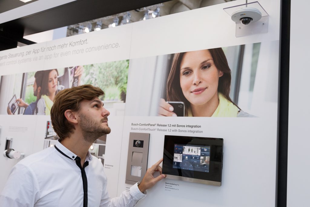Vernetzung sicherheitstechnischer Einrichtungen untereinander und mit der gesamten Gebäudetechnik führt zu einem smarten Gebäude. (Bilder: ©Jean-.Luc Valentin / Messe Frankfurt Exhibition GmbH)