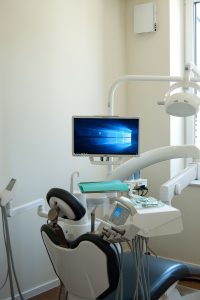 Insgesamt wurden 20 VENTO Expert DUO A30-1 W in der Zahnarztpraxis verbaut ? davon jeweils zwei Geräte in jedem Behandlungszimmer. (Bild: Blauberg Ventilatoren GmbH)