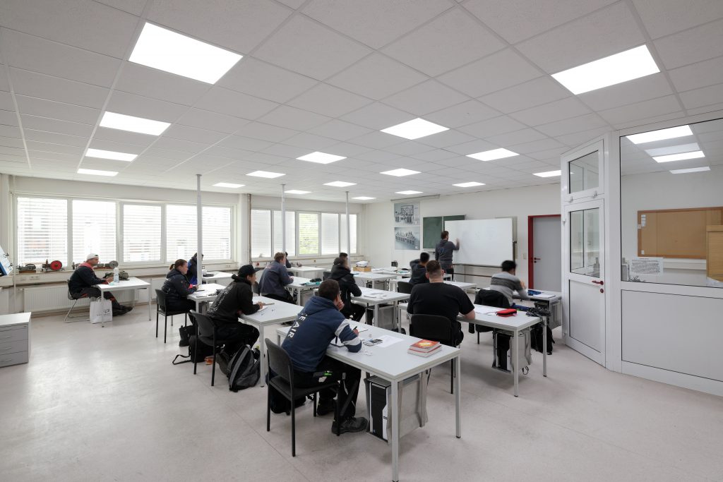 LEDVANCE Licht im Klassenraum der Keishandwerkerschaft Schleswig Schule Elektro (Bild: Ledvance GmbH)