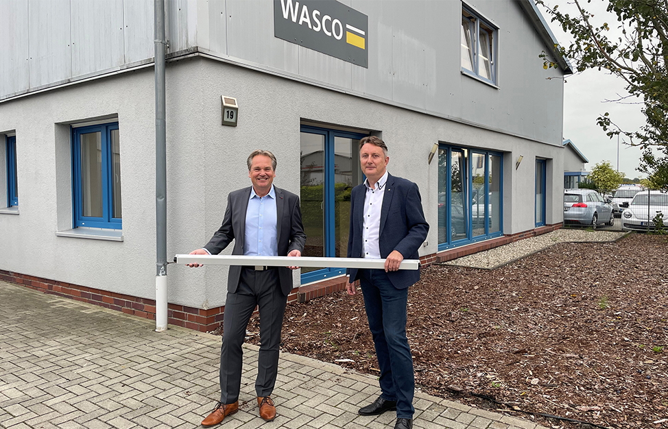 (von links): Thomas Zahl, Geschäftsführer Glamox Deutschland und Friedrich Habben, Gründer der Wasco GmbH