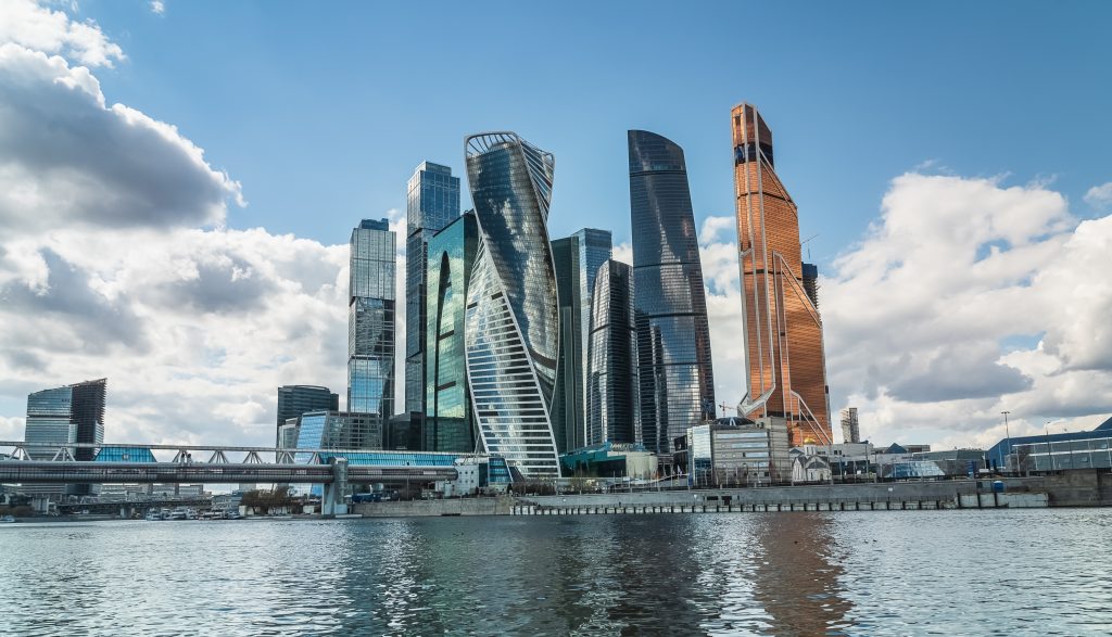 Moskau City: Architektonisch spektakulÃ¤re Wolkenkratzer mit luxuriÃ¶sen Wohneinheiten sowie Hotels und Restaurants (Bild: Â©[LARISA DUKA]/istockphoto.com)